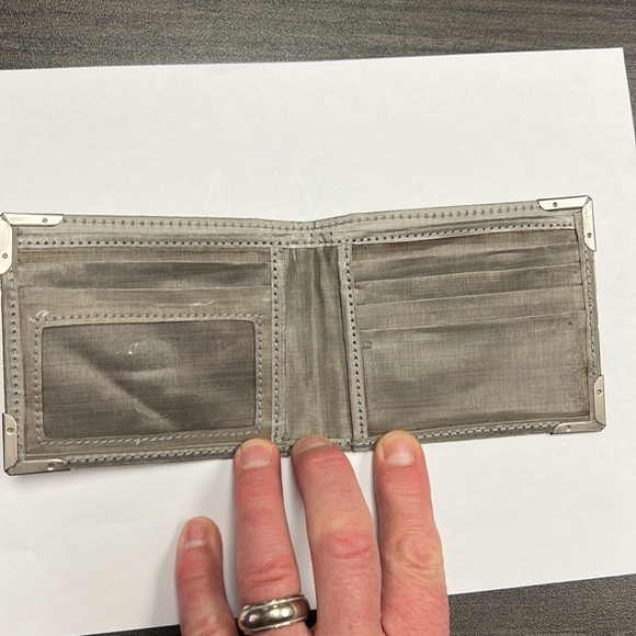 “Foil” wallet 6 card slots and ID slot - Picture 2 of 4